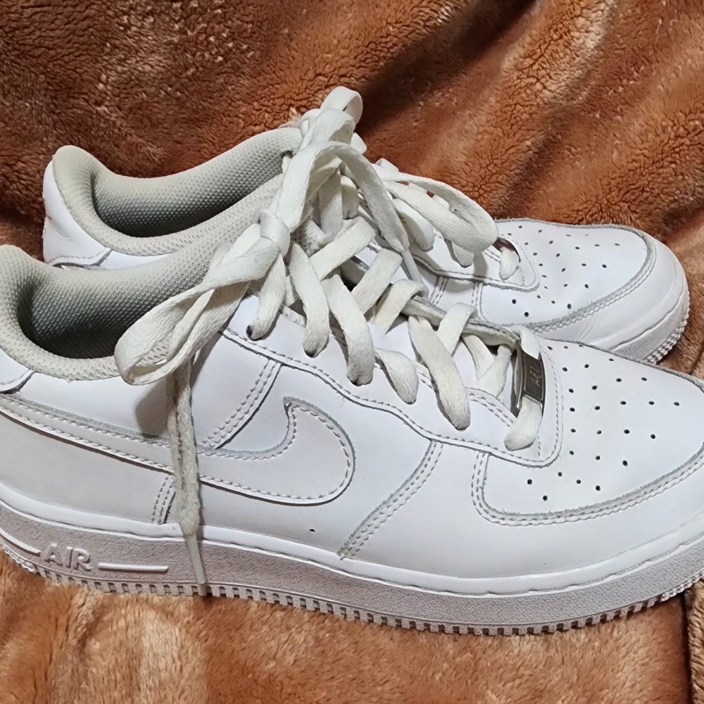 Nike Youth Tennis Shoes